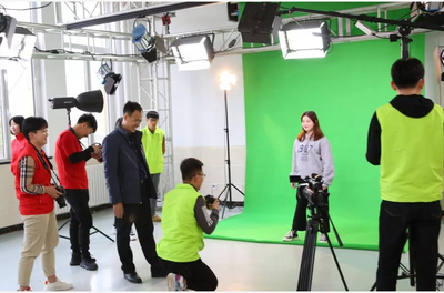 山東省城市服務(wù)技師學(xué)院文化與創(chuàng)意系 專業(yè)攝像及制作服務(wù)，賦能創(chuàng)意與傳播